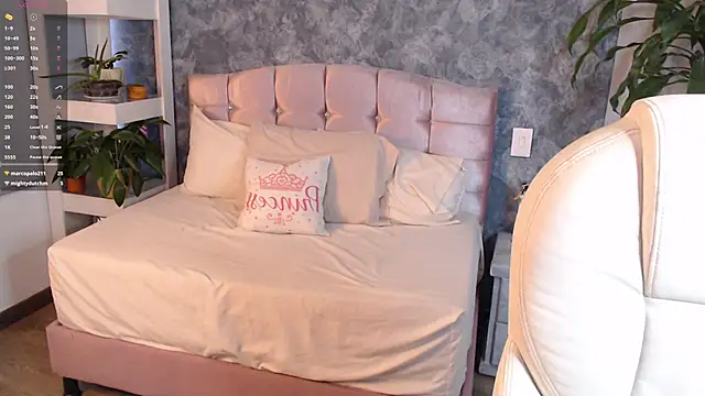 Snapshot of niko_robin chatting on October 18, 2025, 5:26 pm niko robin online show from October 18, 2025, 5:26 pm