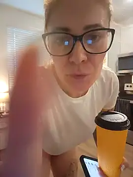 Snapshot of HollyTattoo chatting on December 11, 2024, 2:54 pm HollyTattoo online show from December 11, 2024, 2:54 pm