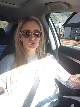 Snapshot of HollyTattoo chatting on February 26, 2025, 7:42 pm HollyTattoo online show from February 26, 2025, 7:42 pm