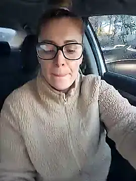 Snapshot of HollyTattoo chatting on December 4, 2024, 1:47 pm HollyTattoo online show from December 4, 2024, 1:47 pm