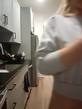 Snapshot of HollyTattoo chatting on December 18, 2024, 10:40 am HollyTattoo online show from December 18, 2024, 10:40 am