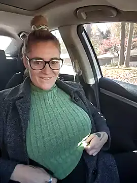 Snapshot of HollyTattoo chatting on December 6, 2024, 5:28 pm HollyTattoo online show from December 6, 2024, 5:28 pm