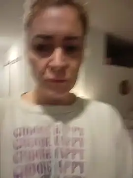 Snapshot of HollyTattoo chatting on January 23, 2025, 9:29 am HollyTattoo online show from January 23, 2025, 9:29 am