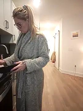 Snapshot of HollyTattoo chatting on February 19, 2025, 6:54 pm HollyTattoo online show from February 19, 2025, 6:54 pm