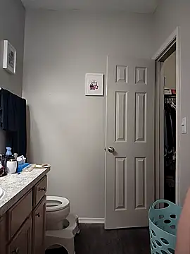 Snapshot of HollyTattoo chatting on October 6, 2025, 2:29 pm HollyTattoo online show from October 6, 2025, 2:29 pm