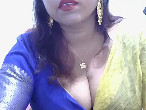 ROSEE MERRYYYY online show from May 13, 2026, 6:04 pm
