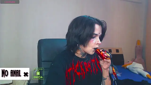 Snapshot of Dark__Elf chatting on October 14, 2025, 9:36 pm Dark Elf online show from October 14, 2025, 9:36 pm