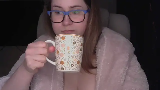 Snapshot of SeasonalSomeone chatting on February 9, 2026, 10:08 pm SeasonalSomeone online show from February 9, 2026, 10:08 pm