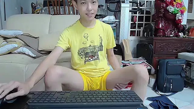 Snapshot of andrewooi chatting on January 18, 2025, 11:00 pm andrewooi online show from January 18, 2025, 11:00 pm