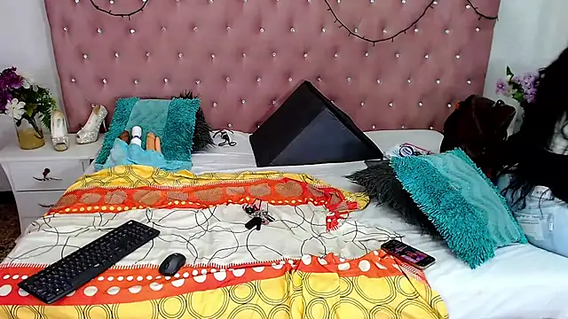 CharlotteWilliams online show from February 13, 2025, 5:37 am