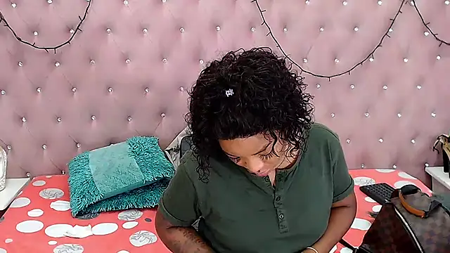 CharlotteWilliams online show from March 4, 2025, 1:59 pm