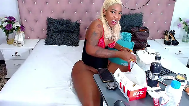 CharlotteWilliams online show from March 19, 2025, 11:03 pm