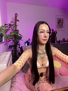 Trixie-Tainted online show from February 18, 2025, 5:31 pm