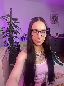 Trixie-Tainted online show from February 28, 2025, 4:20 pm