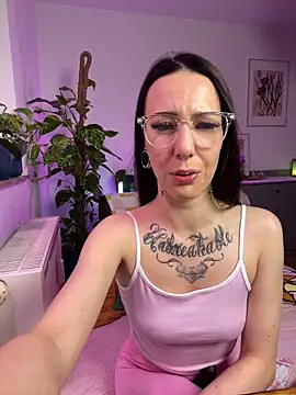Trixie-Tainted online show from February 13, 2025, 9:17 pm