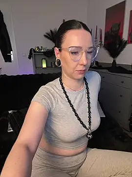 Snapshot of Trixie-Tainted chatting on February 10, 2026, 4:17 pm Trixie-Tainted online show from February 10, 2026, 4:17 pm