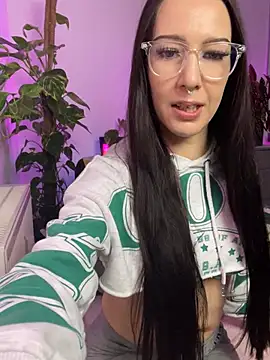 Trixie-Tainted online show from February 19, 2025, 2:01 pm