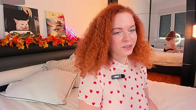 Snapshot of YammyPie chatting on October 4, 2025, 10:50 am YammyPie online show from October 4, 2025, 10:50 am