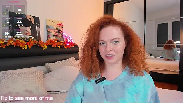 Snapshot of YammyPie chatting on October 2, 2025, 5:49 pm YammyPie online show from October 2, 2025, 5:49 pm