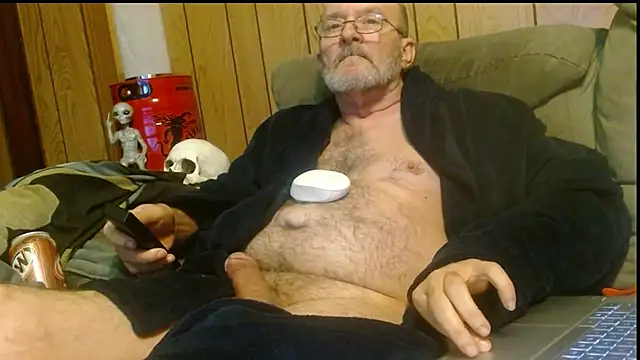 Snapshot of snickers1 chatting on October 13, 2025, 8:05 am snickers1 online show from October 13, 2025, 8:05 am