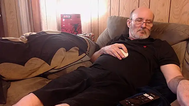 snickers1 online show from March 8, 2026, 1:36 pm