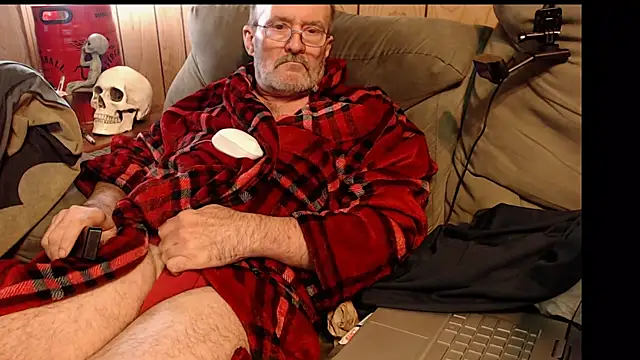 Snapshot of snickers1 chatting on October 26, 2025, 1:33 pm snickers1 online show from October 26, 2025, 1:33 pm