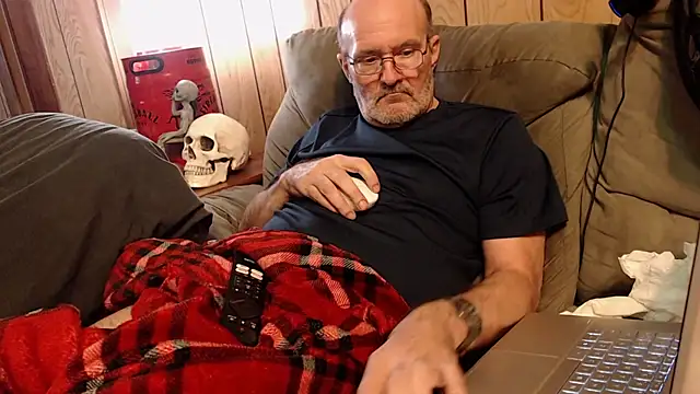 Snapshot of snickers1 chatting on November 1, 2025, 1:38 pm snickers1 online show from November 1, 2025, 1:38 pm