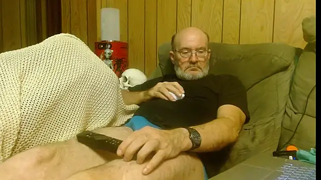 Snapshot of snickers1 chatting on October 5, 2025, 5:20 am snickers1 online show from October 5, 2025, 5:20 am