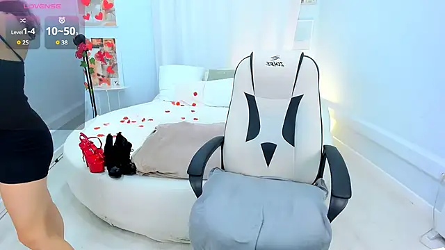 HelenaRegal online show from February 17, 2026, 2:03 pm