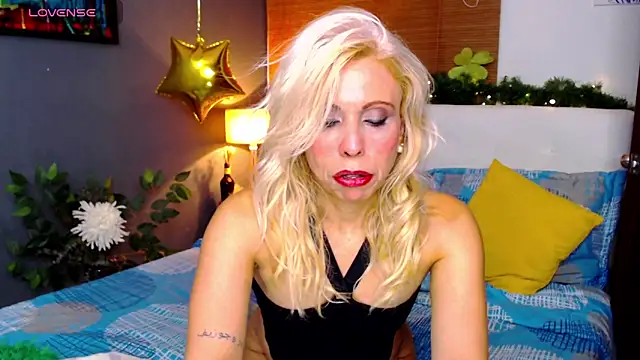 Luci evans online show from February 2, 2025, 11:32 pm