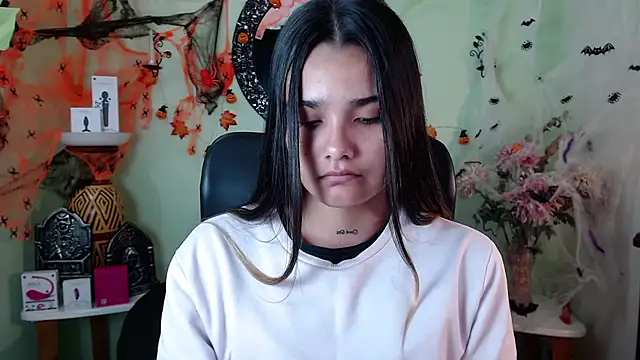 Snapshot of DestinyHills chatting on October 13, 2025, 12:07 pm DestinyHills online show from October 13, 2025, 12:07 pm