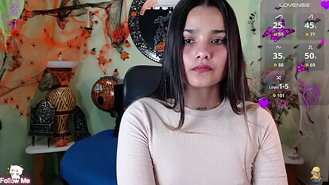 Snapshot of DestinyHills chatting on October 28, 2025, 12:04 pm DestinyHills online show from October 28, 2025, 12:04 pm