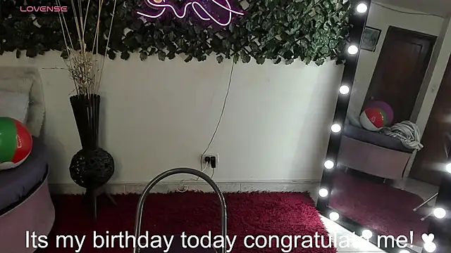 Snapshot of DestinyHills chatting on September 29, 2025, 12:33 pm DestinyHills online show from September 29, 2025, 12:33 pm