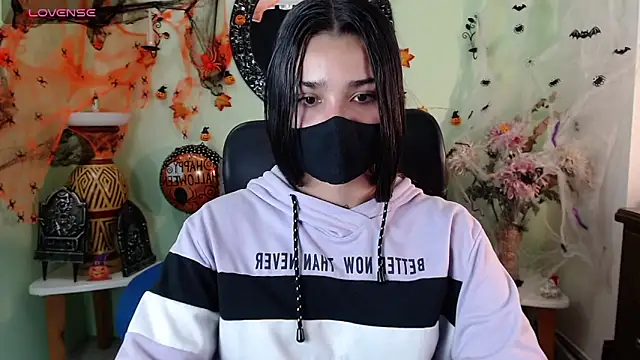 Snapshot of DestinyHills chatting on October 29, 2025, 12:15 pm DestinyHills online show from October 29, 2025, 12:15 pm