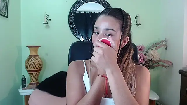 Snapshot of DestinyHills chatting on October 6, 2025, 12:06 pm DestinyHills online show from October 6, 2025, 12:06 pm