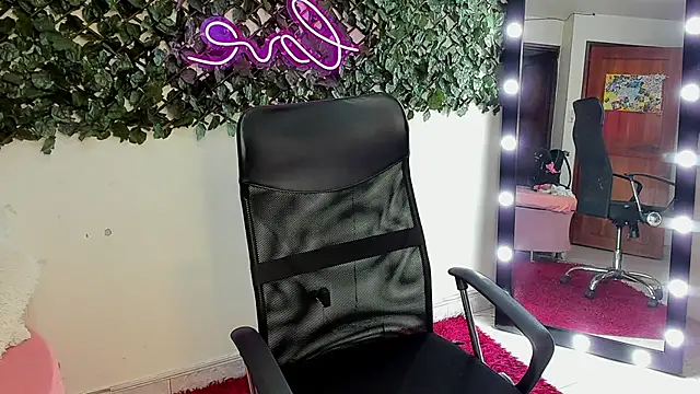 DestinyHills online show from November 4, 2025, 12:20 pm