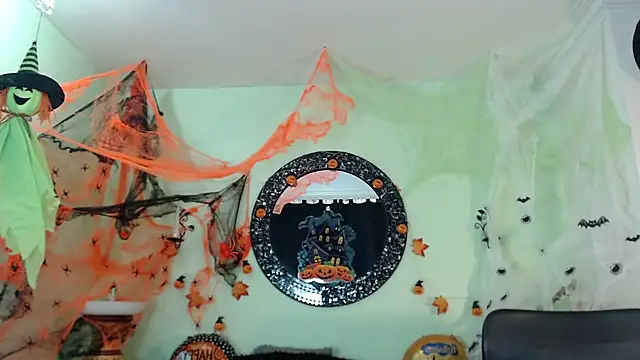 Snapshot of DestinyHills chatting on October 24, 2025, 12:04 pm DestinyHills online show from October 24, 2025, 12:04 pm