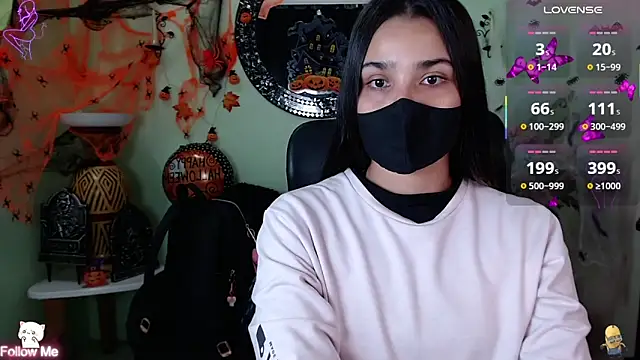 Snapshot of DestinyHills chatting on October 17, 2025, 12:18 pm DestinyHills online show from October 17, 2025, 12:18 pm