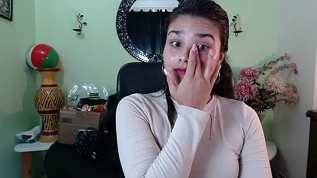 Snapshot of DestinyHills chatting on October 7, 2025, 12:06 pm DestinyHills online show from October 7, 2025, 12:06 pm