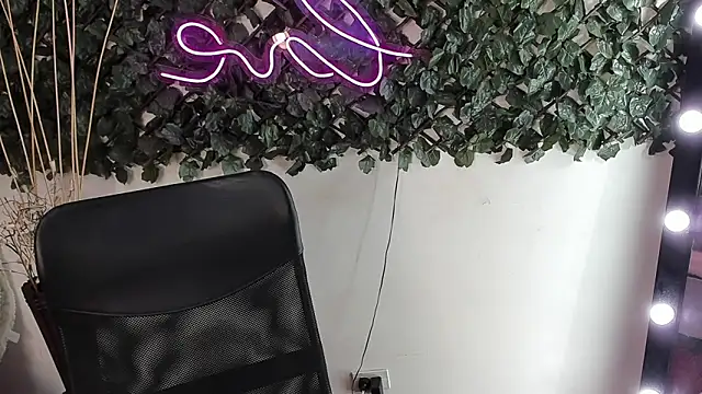 Snapshot of DestinyHills chatting on September 27, 2025, 12:22 pm DestinyHills online show from September 27, 2025, 12:22 pm