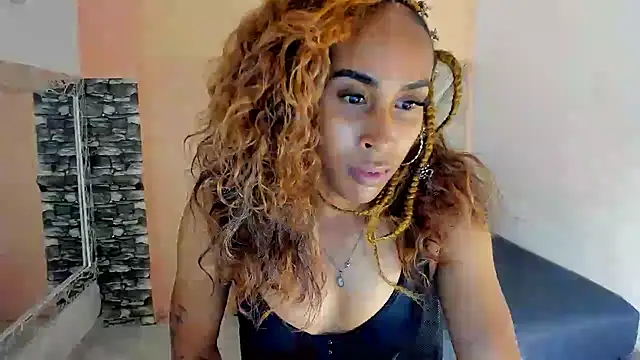 Snapshot of CarameloCeron chatting on December 11, 2024, 8:18 pm CarameloCeron online show from December 11, 2024, 8:18 pm