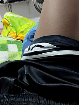 Snapshot of El_tulp3nn chatting on October 15, 2025, 1:04 am El tulp3nn online show from October 15, 2025, 1:04 am