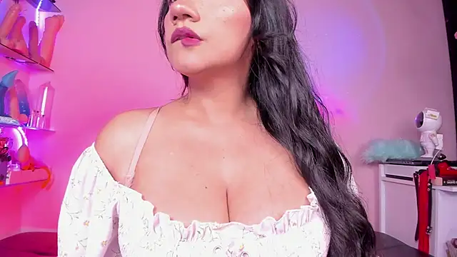 christymilkk online show from November 19, 2025, 12:43 am