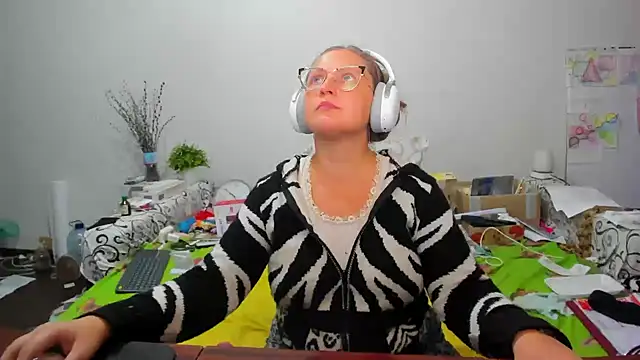 IamYourNarcotic online show from November 12, 2025, 2:43 pm