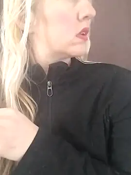 Mllesha74000 online show from December 4, 2025, 12:04 pm