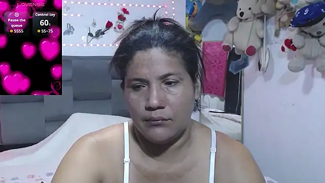 Snapshot of Sharloth_milf chatting on November 6, 2025, 2:43 pm Sharloth milf online show from November 6, 2025, 2:43 pm