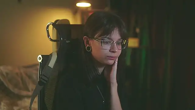 alyssa sweet online show from October 1, 2025, 4:28 am