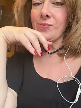 Snapshot of Alice_Sweetyyy chatting on March 2, 2025, 1:42 pm Alice Sweetyyy online show from March 2, 2025, 1:42 pm