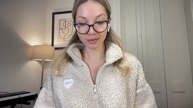 Cutensadistic online show from March 3, 2025, 6:13 pm