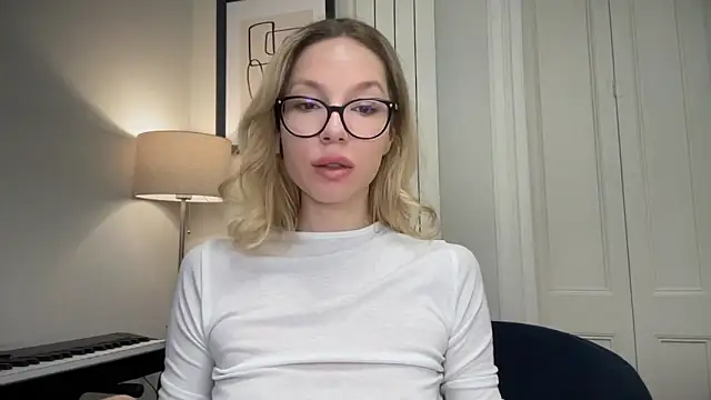 Cutensadistic online show from March 20, 2025, 3:14 pm